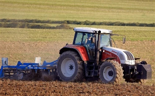Vorbereitung auf die Erntesaison: Warum die Wartung hydraulischer Dichtungen für landwirtschaftli...